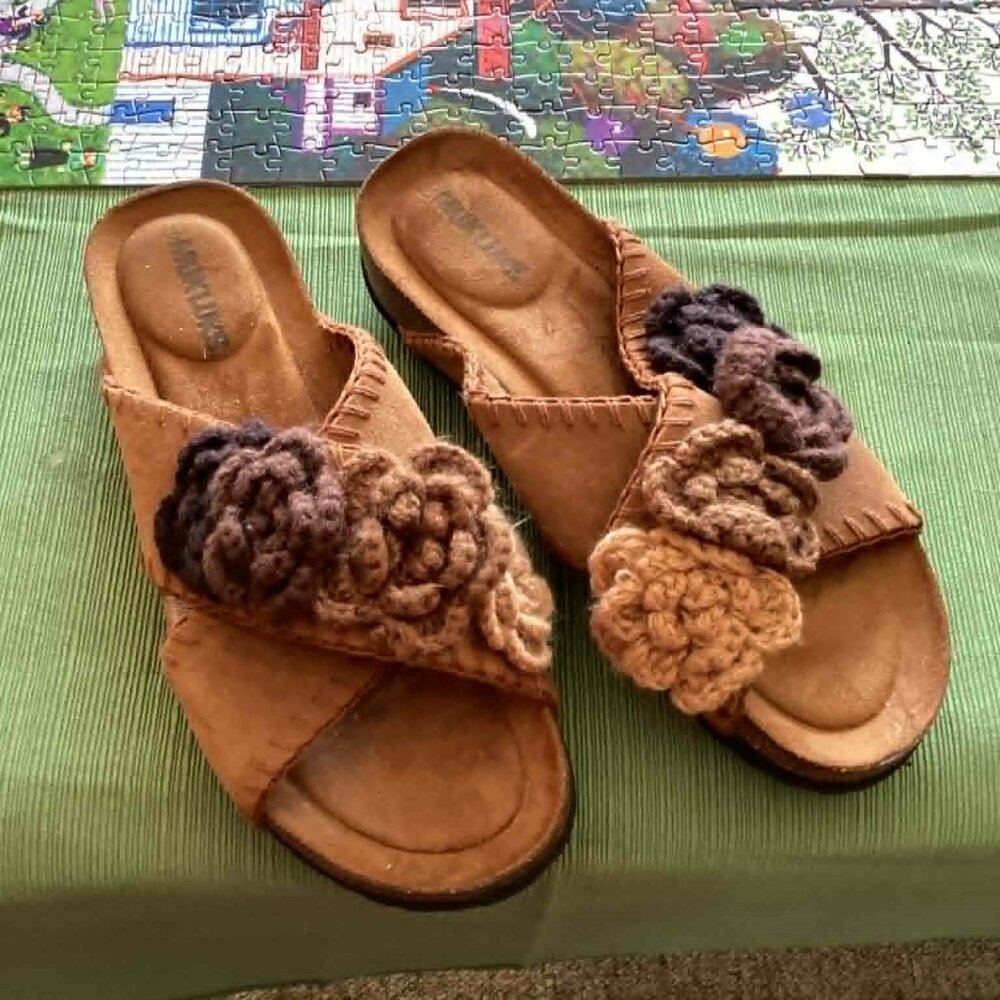 Mukluks Leather Sandals 7 1/2